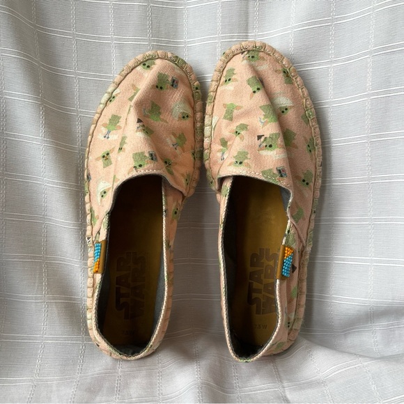 Ubuntu x Star Wars Grogu The Child Afridrilles Slip-On Shoes 7.5 Wide - Picture 10 of 13